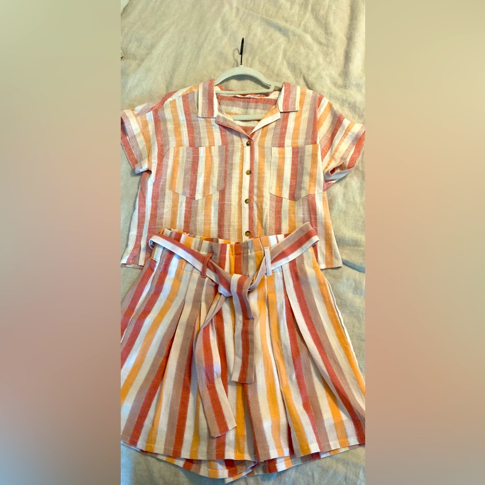 Short and shirt matching set from Francesca’s xs shirt small shorts.